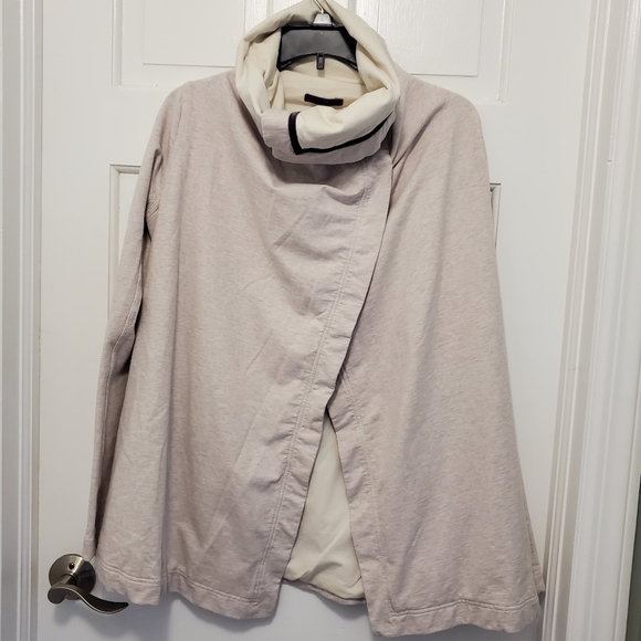 Lululemon Athletica Cream Color Jacket Size 6 Athlesuire fully lined Jacket - Picture 2 of 12